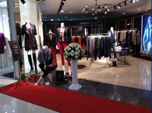 顿妮娅女装店铺展示