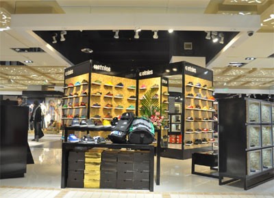 爽乐休闲装店铺形象