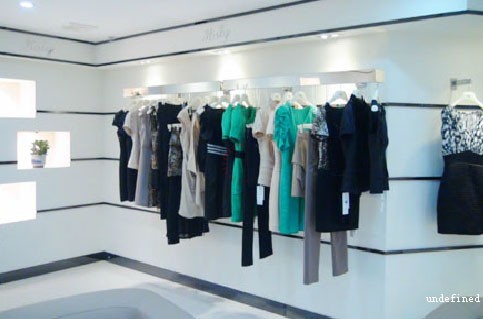 妍雅兰姿女装店铺展示