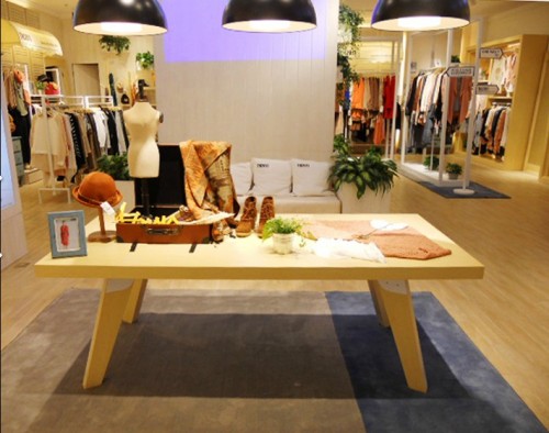 TH2011女装店铺展示