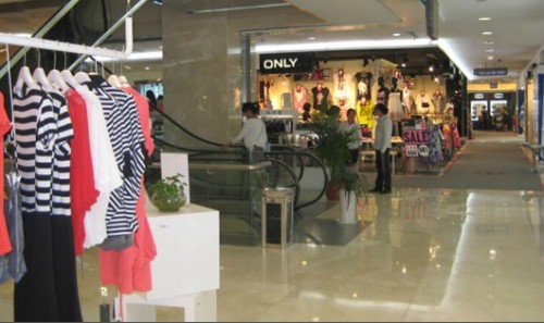 甲田一女装店铺形象