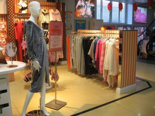 思婕环球内衣店铺展示