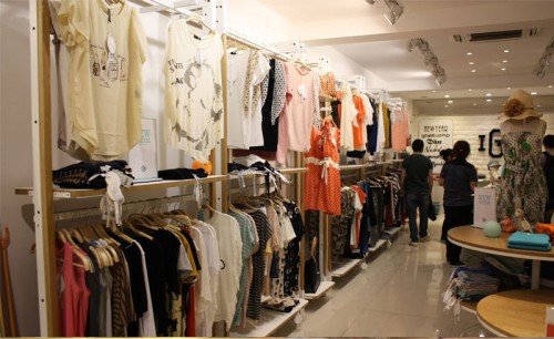 艾购尚品女装店铺展示