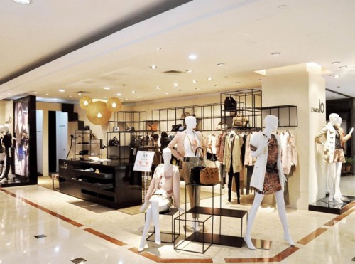 卡斯比亚女装店铺展示