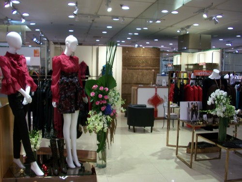 保时霓女装店铺展示
