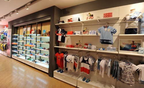 ABCKIDS童装店铺展示