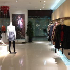 骊欧女装店铺展示