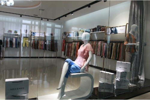 纽伦女装店铺展示