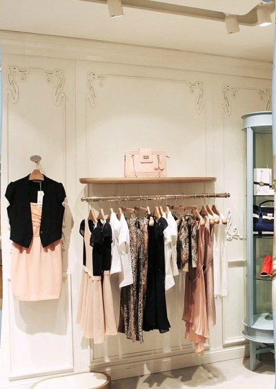 伊芙丽女装店铺展示