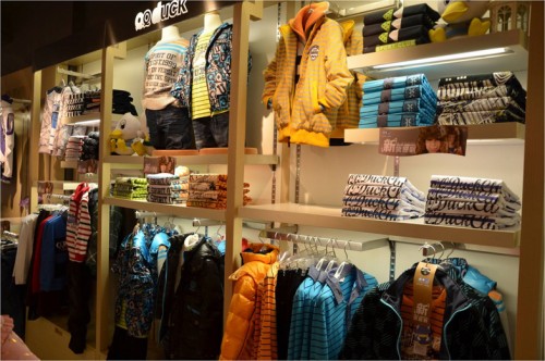 可可鸭童装店铺形象