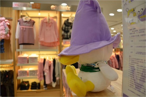 可可鸭童装店铺形象