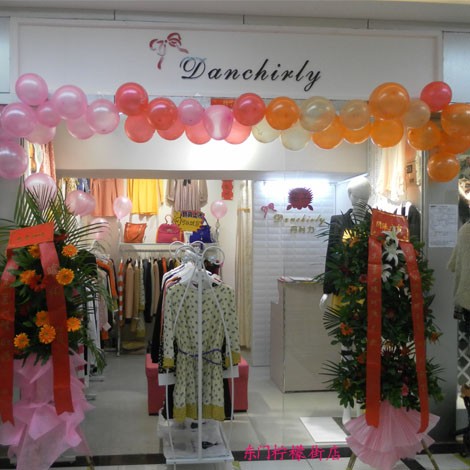 丹时力女装店铺展示