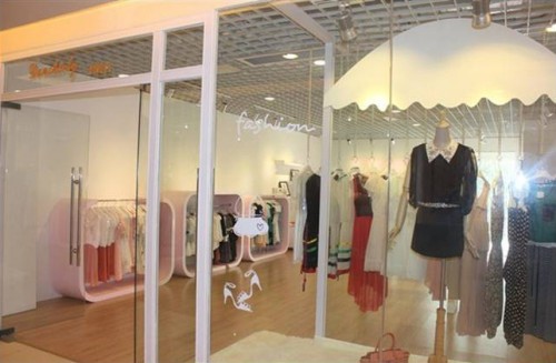 丹时力女装店铺展示