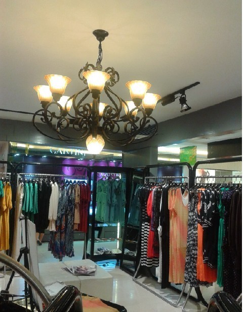 欧位女装店铺展示