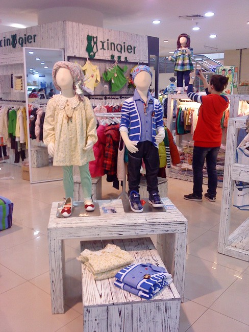 欣琪儿童装店铺形象