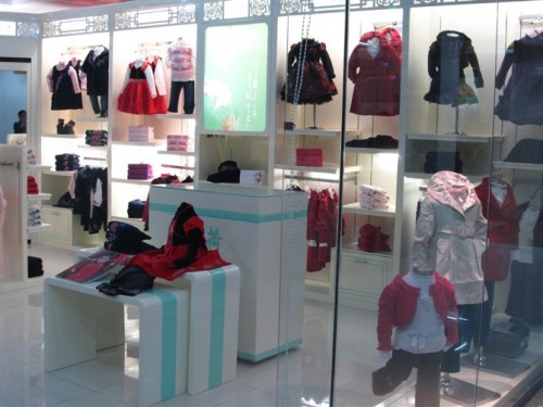 汪小荷童装店铺展示