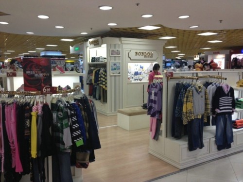 朦朦兔童装店铺展示