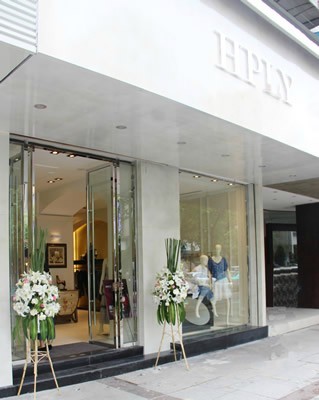 荷比俪女装店铺展示