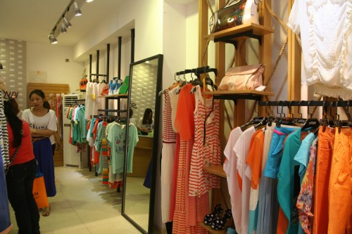 索兰迪女装店铺展示