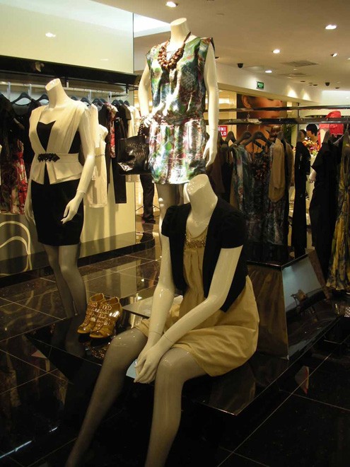 诗凡诗女装店铺形象