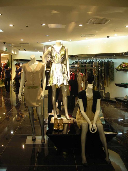 诗凡诗女装店铺形象