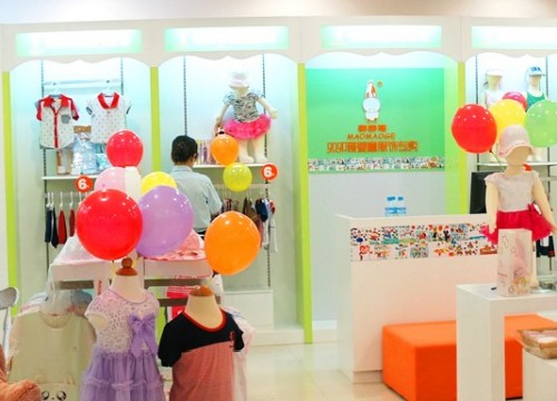 卯卯哥童装店铺展示