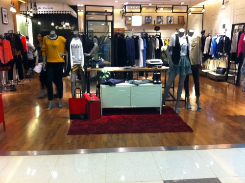 嘉奈芘女装店铺展示