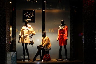 TRYMEBYMOON女装店铺展示