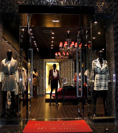 TRYMEBYMOON女装店铺展示