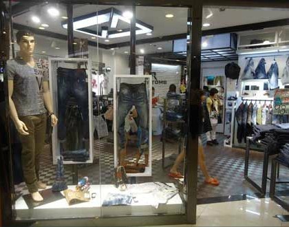 三道古域牛仔店铺展示