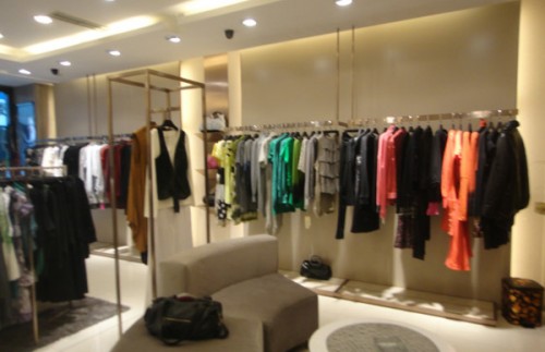 莱尔维思女装店铺展示