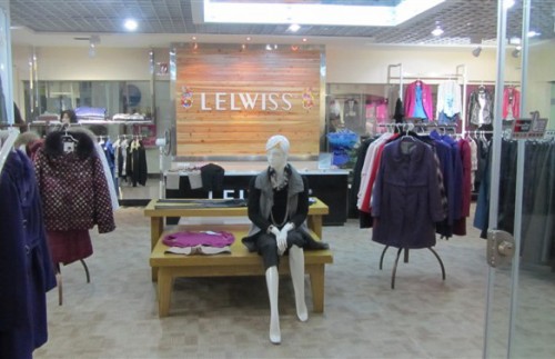 莱尔维思女装店铺展示