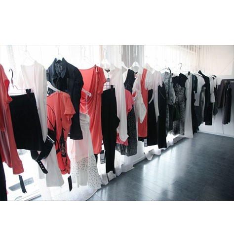 盛日女装店铺展示