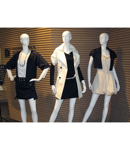 盛日女装店铺展示