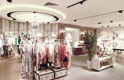 五丁目衣舍女装店铺展示