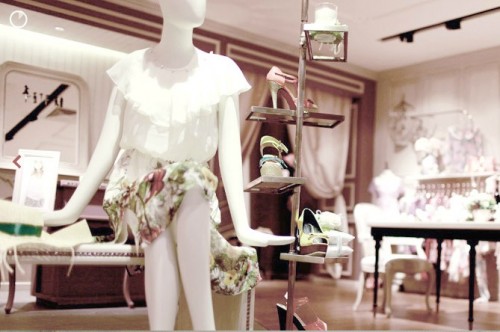 五丁目衣舍女装店铺展示