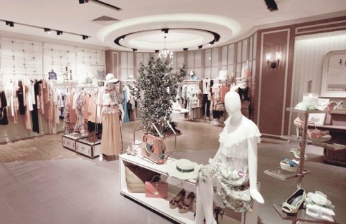 五丁目衣舍女装店铺展示