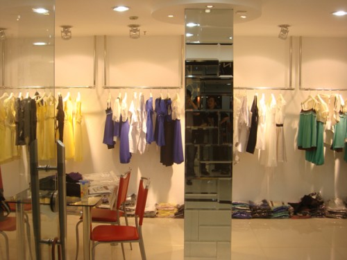 费艾文女装店铺展示