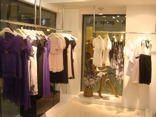 费艾文女装店铺展示
