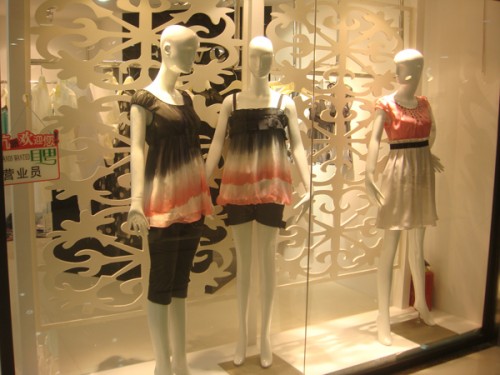 费艾文女装店铺展示