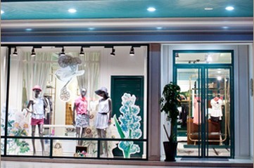 婉甸女装店铺展示