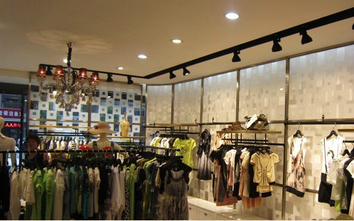 圣卡萝女装店铺展示
