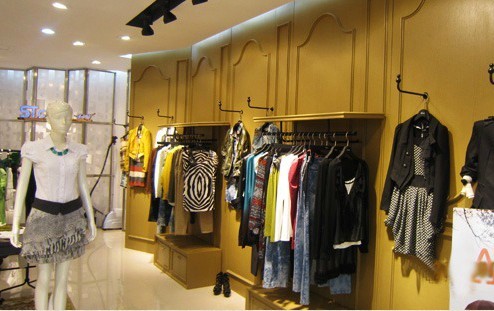 圣卡萝女装店铺展示