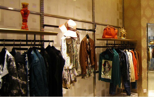 圣卡萝女装店铺展示