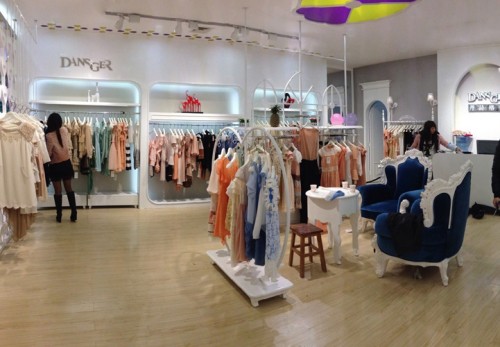 丹诗格尔女装店铺形象