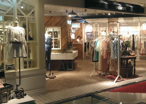 ONEMORE女装店铺展示