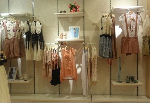 洛依邻女装店铺形象