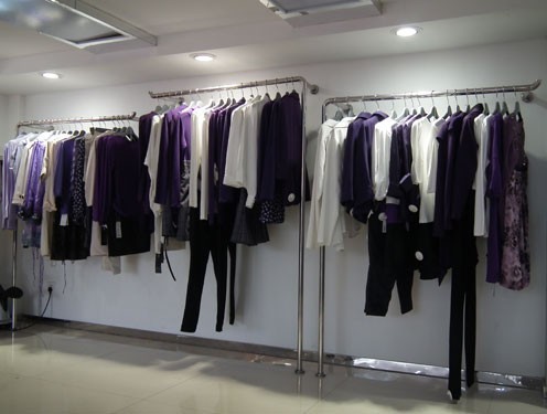 芮雨聆夕女装店铺展示