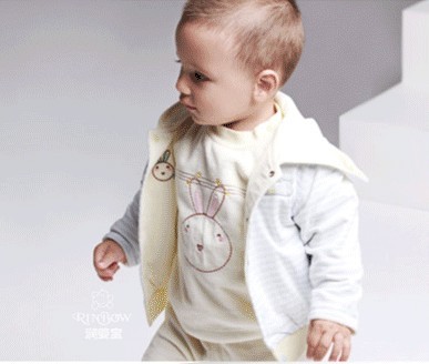 润婴宝童装店铺展示