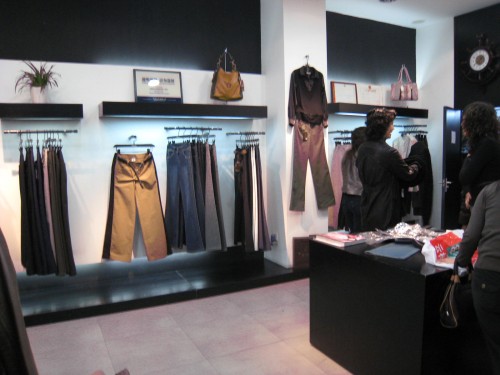 澳开博莱斯女装店铺展示